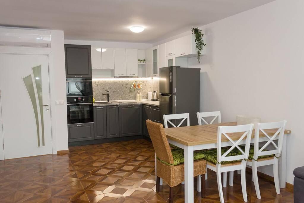 Perfect Summer Vacation Rental - One-Bedroom Flat By Flat Mаnager Topola Eksteriør billede